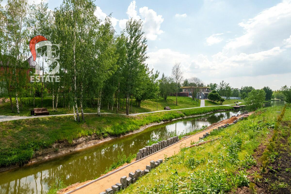 2-этажный коттедж 398.2 м² без отделки