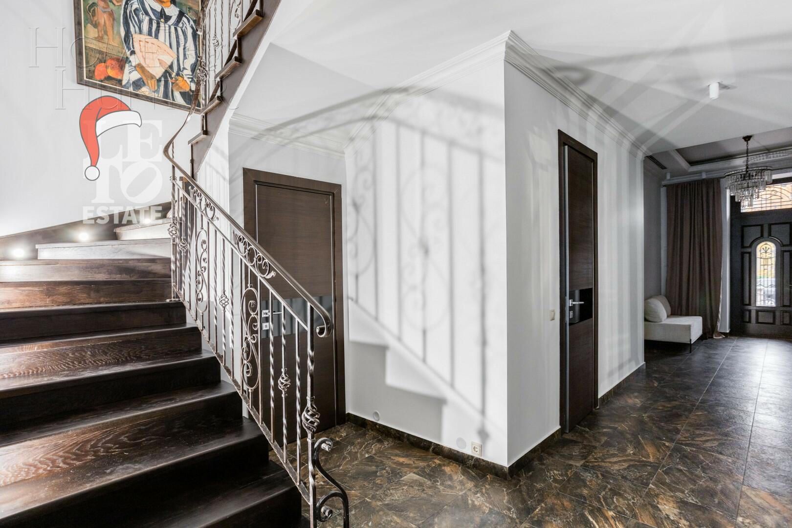 2-этажный таунхаус 440 м² с отделкой