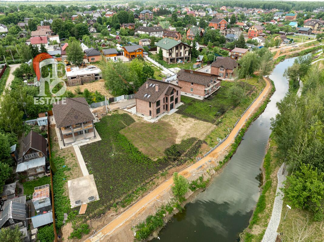 2-этажный коттедж 606.8 м² без отделки