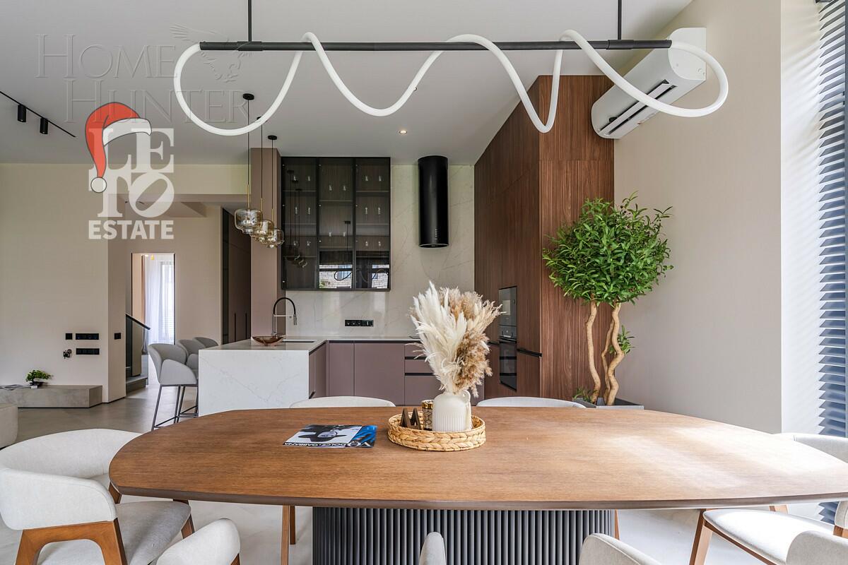 2-этажный коттедж 300 м² с отделкой