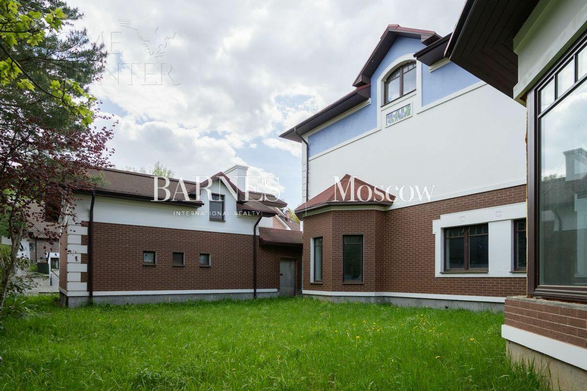 3-этажный коттедж 501.7 м² без отделки