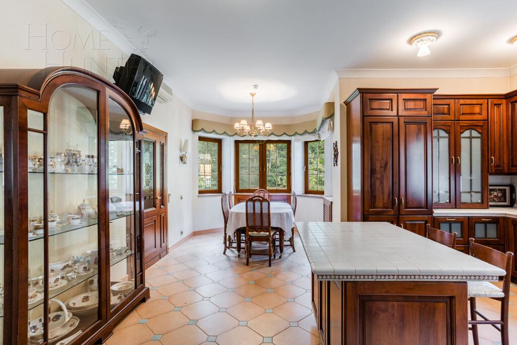 2-этажный коттедж 550 м² с отделкой