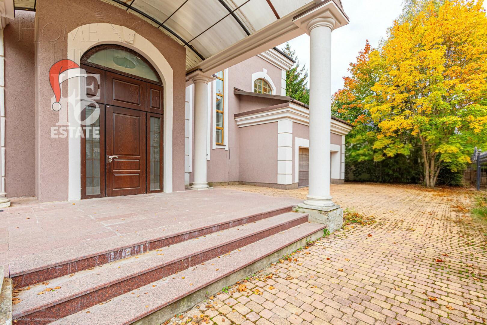 2-этажный коттедж 1 000 м² с отделкой