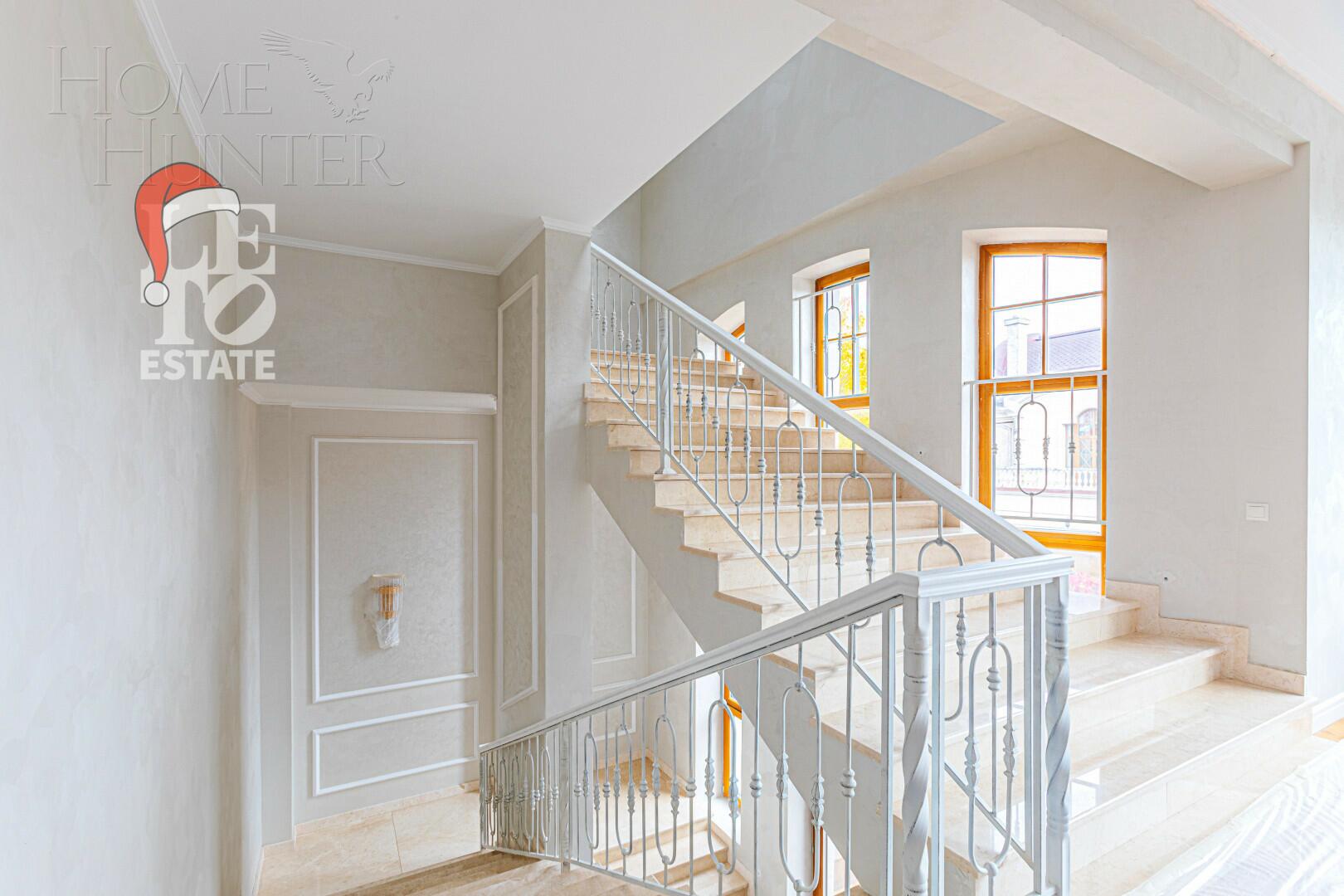 2-этажный коттедж 1 000 м² с отделкой