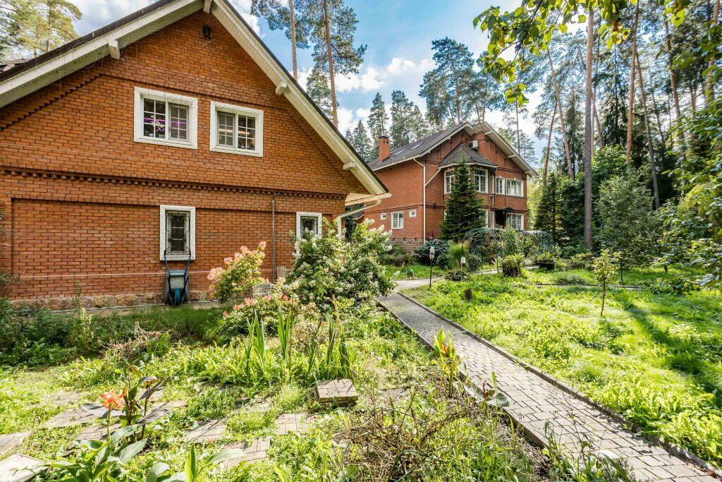 2-этажный коттедж 550 м² с отделкой