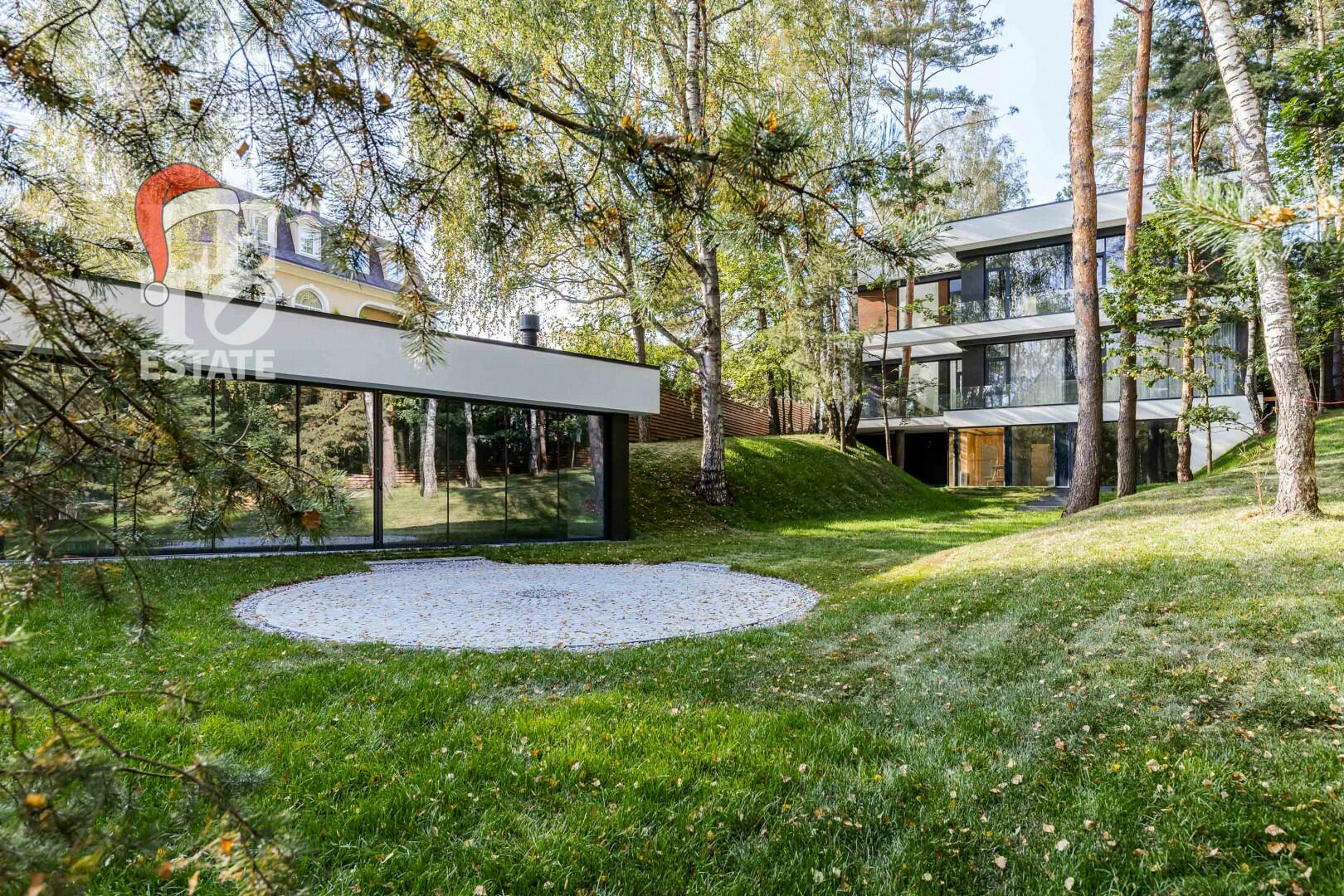 2-этажный коттедж 650 м² с отделкой