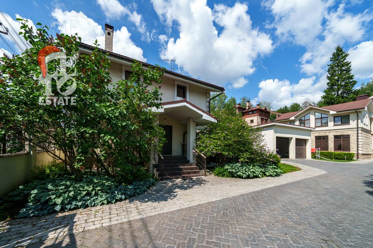 3-этажный коттедж 640 м² с отделкой