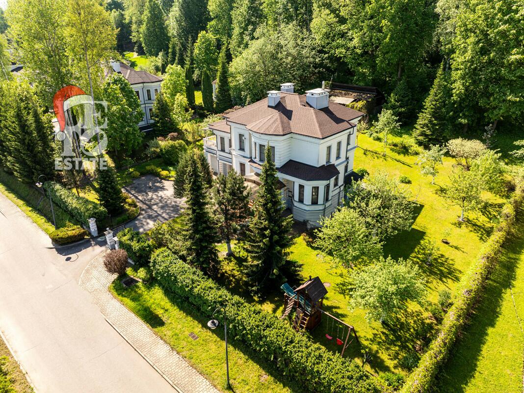 2-этажный коттедж 350 м² с отделкой