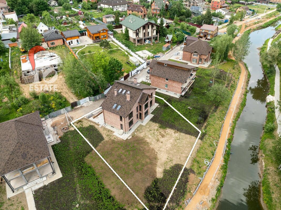 2-этажный коттедж 398.2 м² без отделки