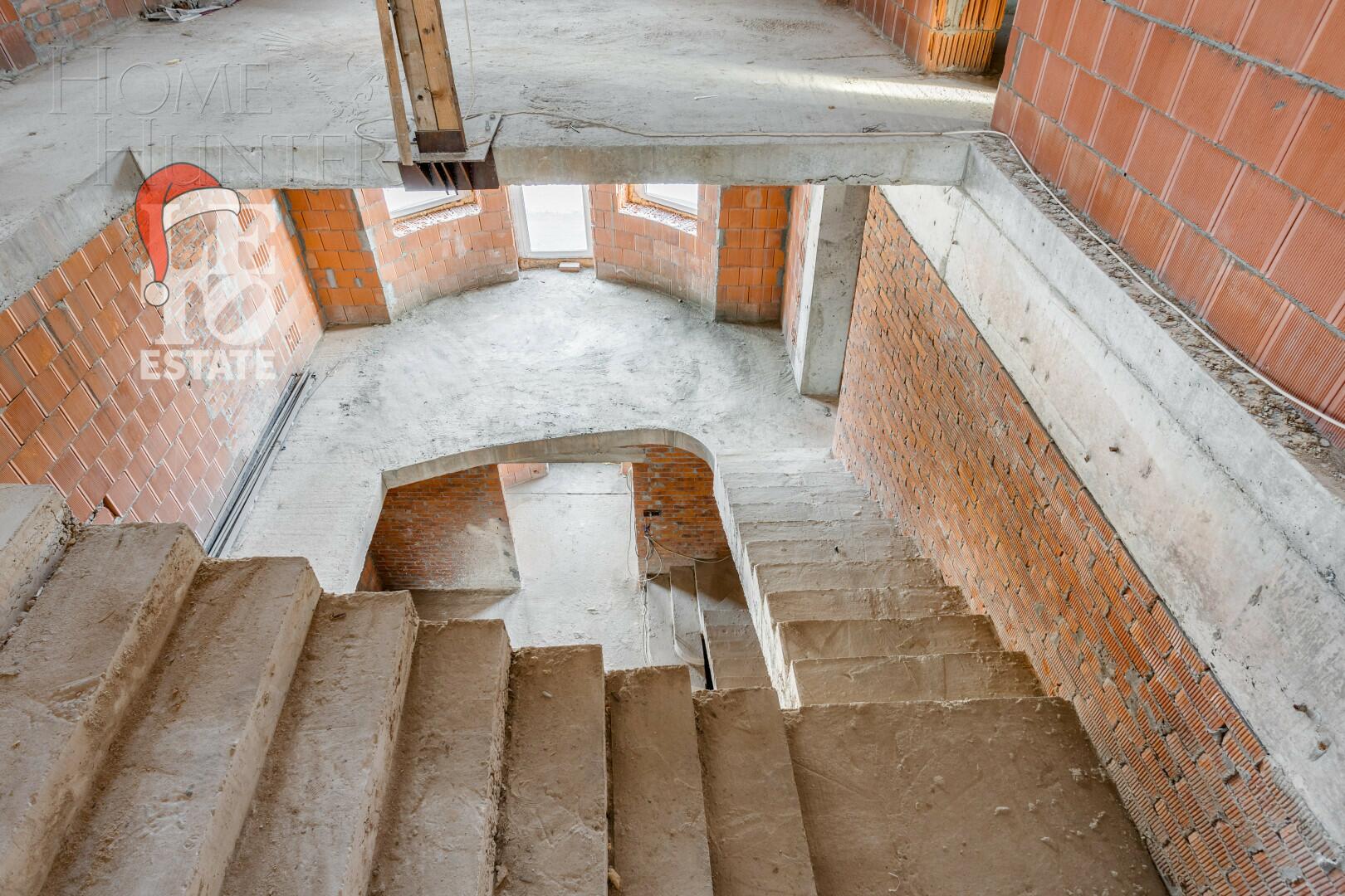 2-этажный коттедж 860 м² без отделки