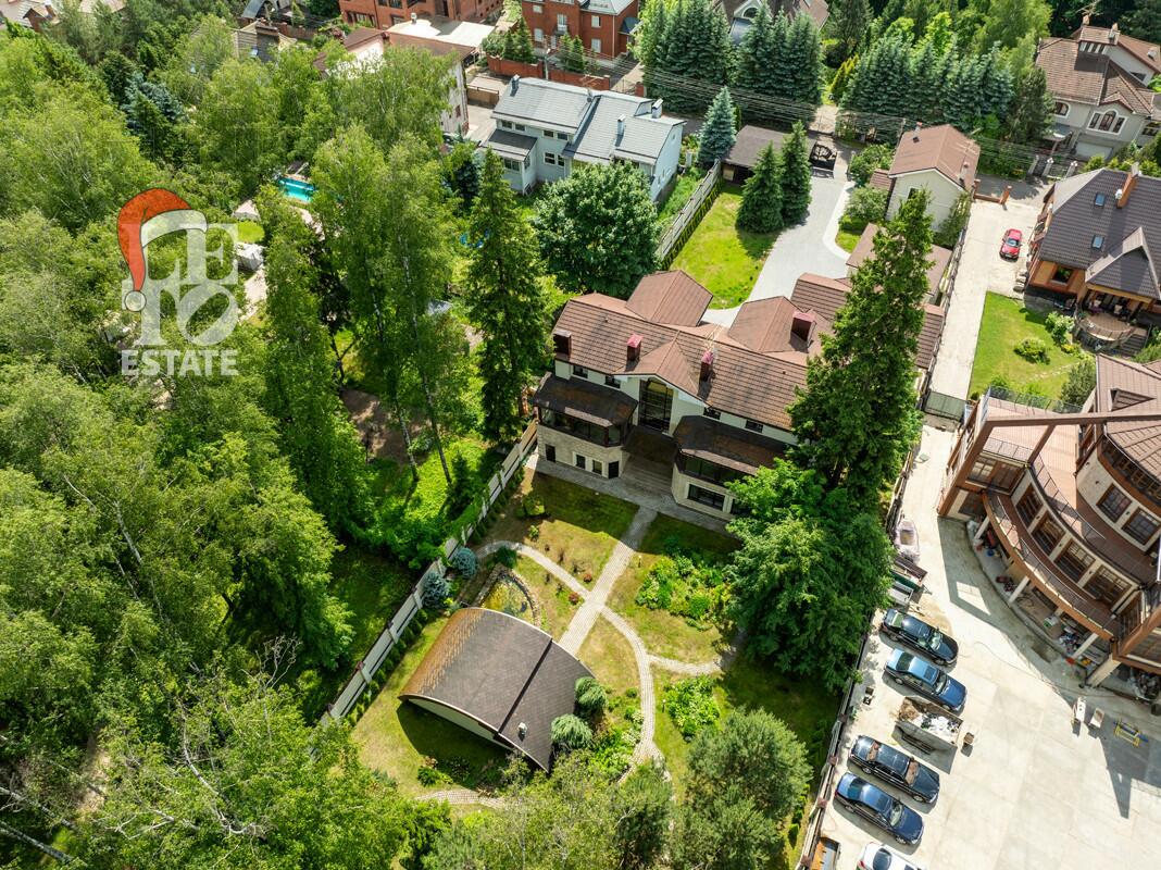 3-этажный коттедж 640 м² с отделкой