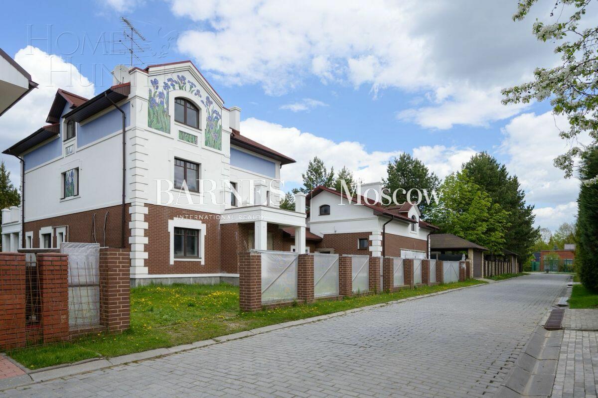 3-этажный коттедж 501.7 м² без отделки