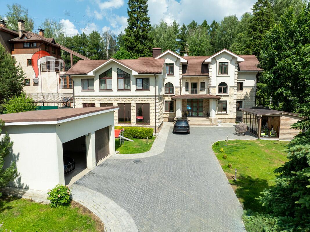 3-этажный коттедж 640 м² с отделкой