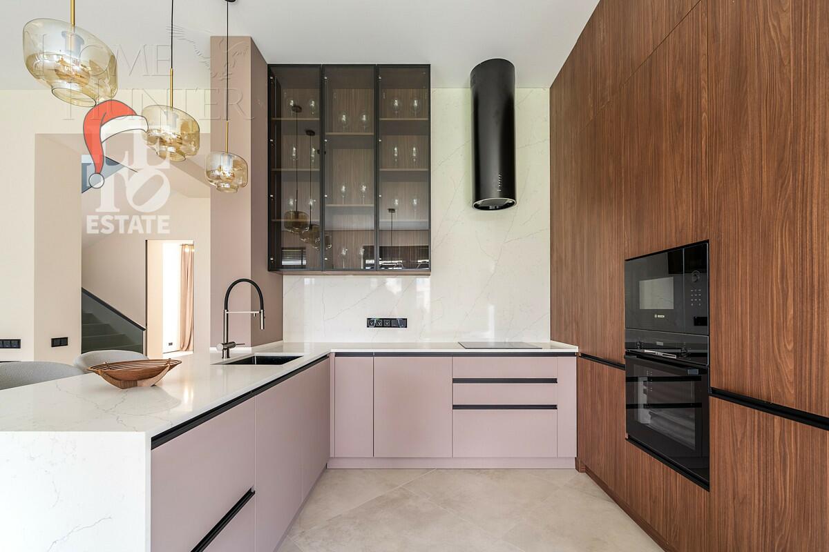 2-этажный коттедж 300 м² с отделкой