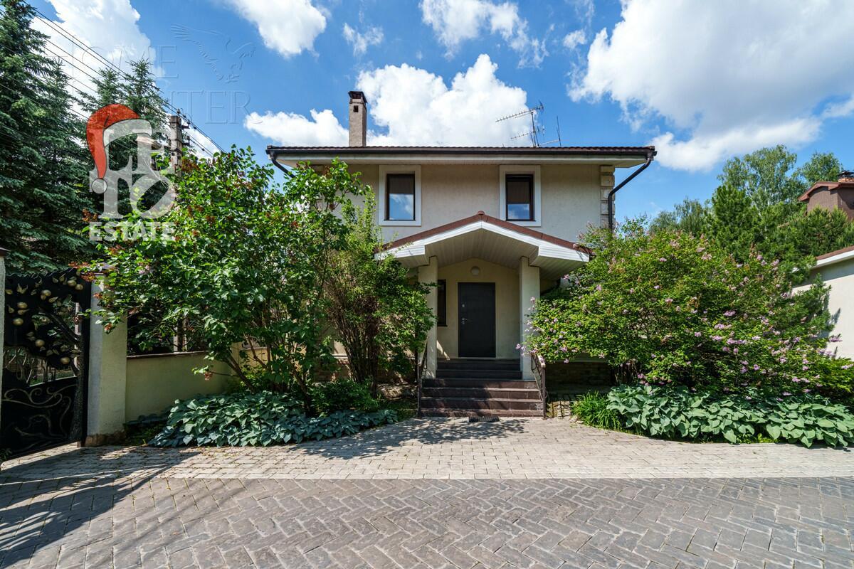 3-этажный коттедж 640 м² с отделкой