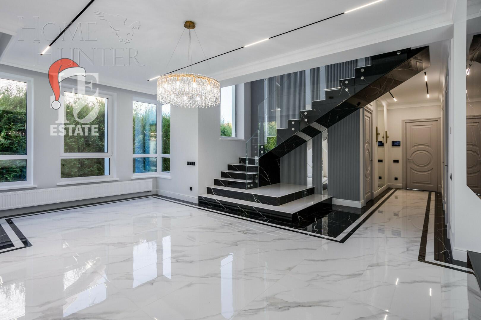 2-этажный коттедж 240 м² с отделкой