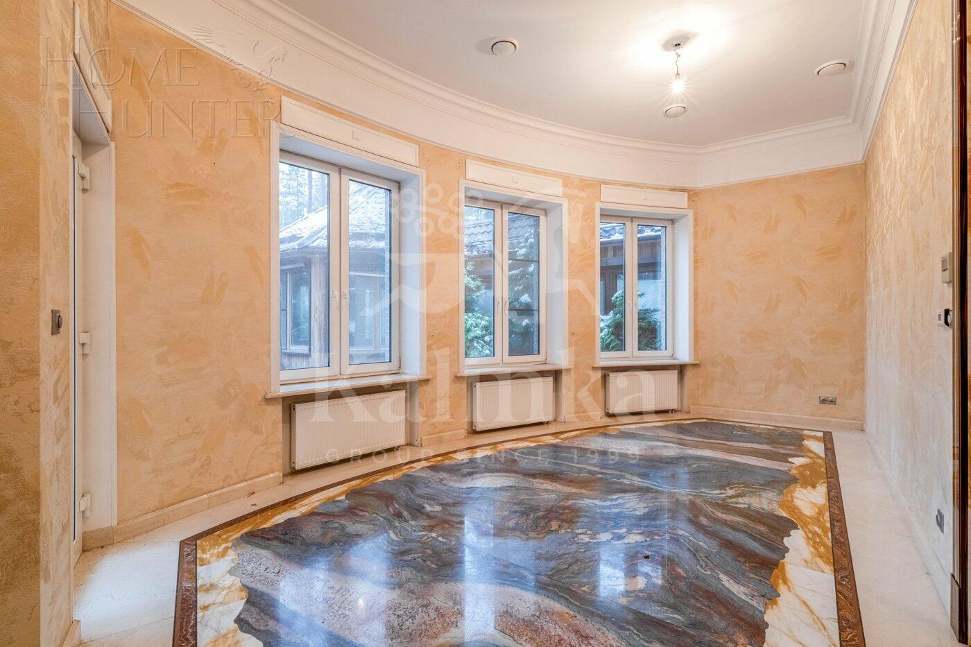 2-этажный коттедж 350 м² с отделкой