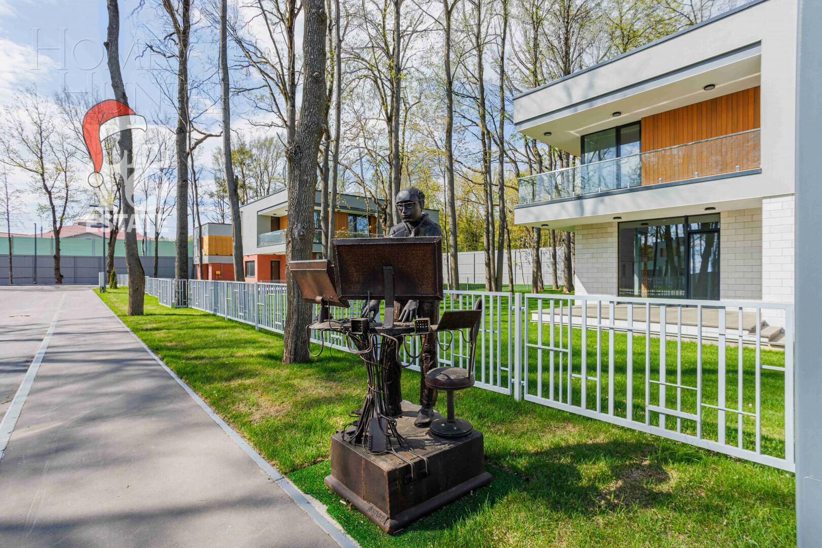 2-этажный коттедж 319.7 м² без отделки