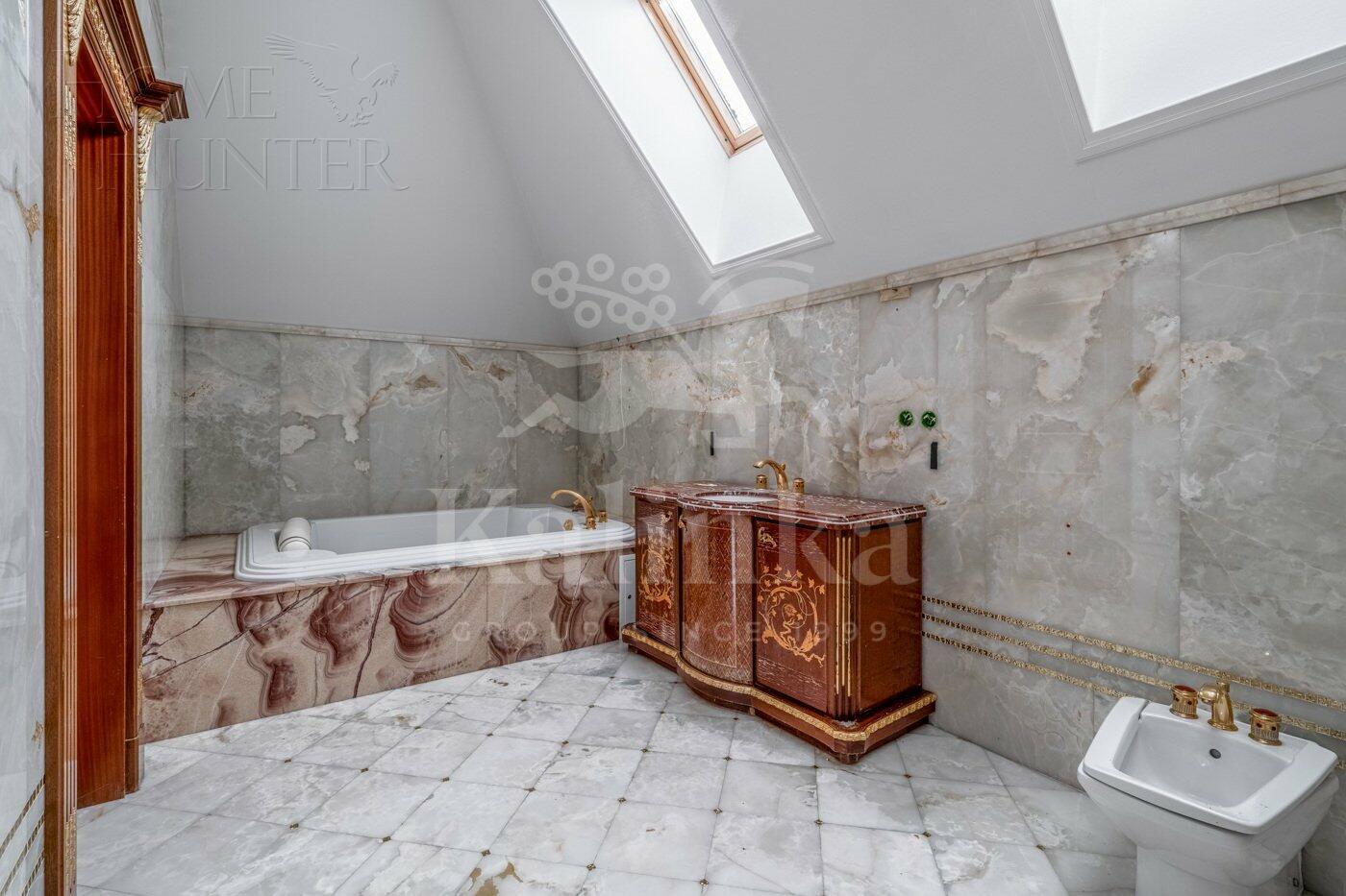 2-этажный коттедж 350 м² с отделкой