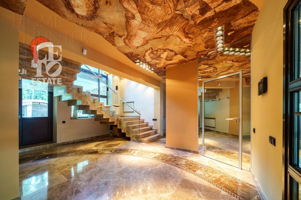 3-этажный коттедж 640 м² с отделкой