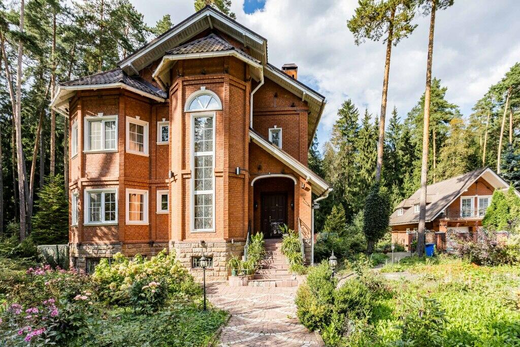 2-этажный коттедж 550 м² с отделкой