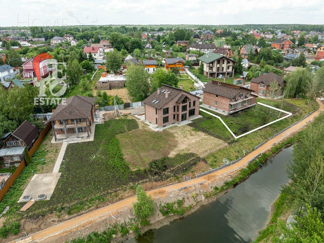 2-этажный коттедж 606.8 м² без отделки