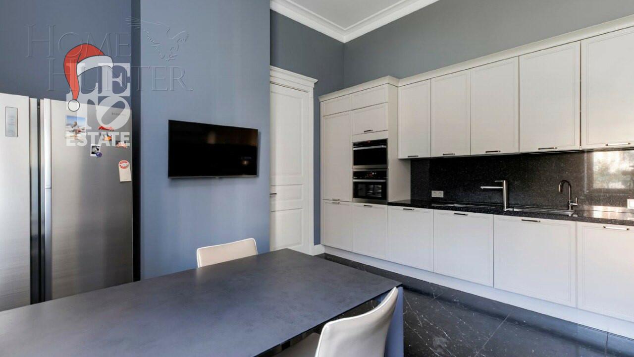 3-этажный коттедж 1 185 м² с отделкой