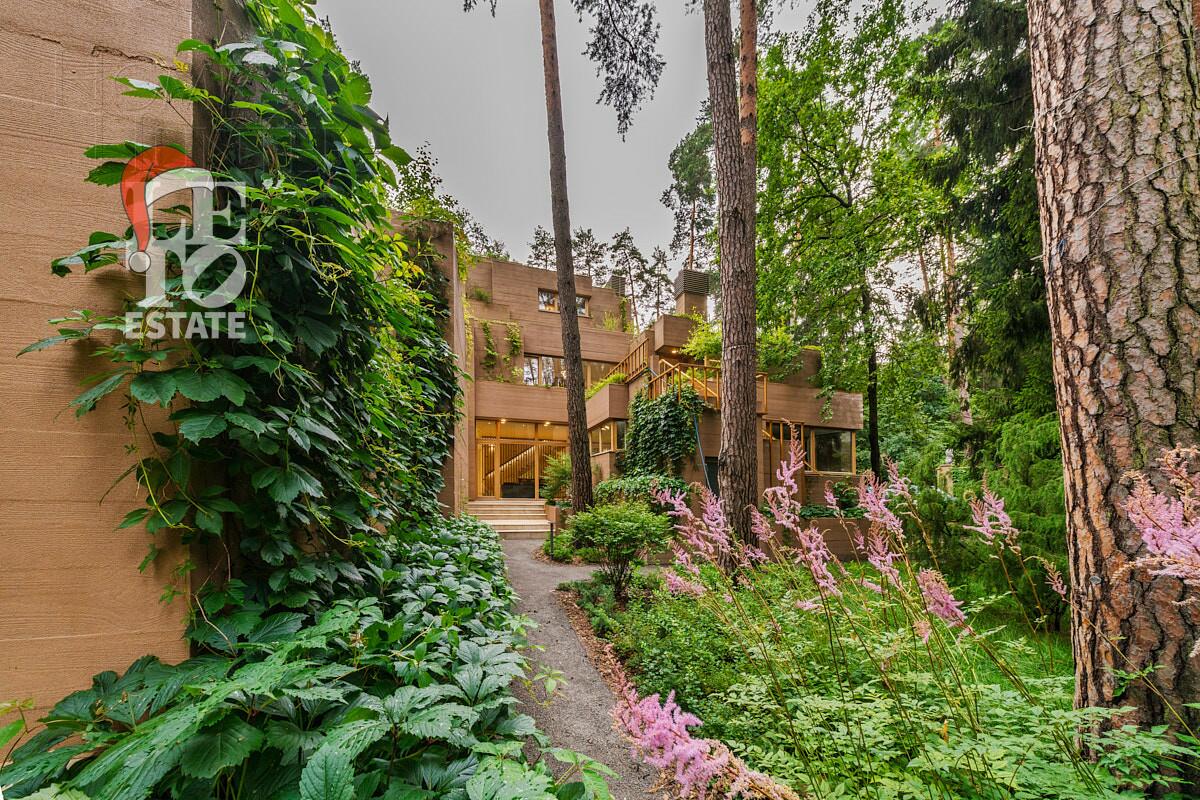 2-этажный коттедж 1 330 м² с отделкой