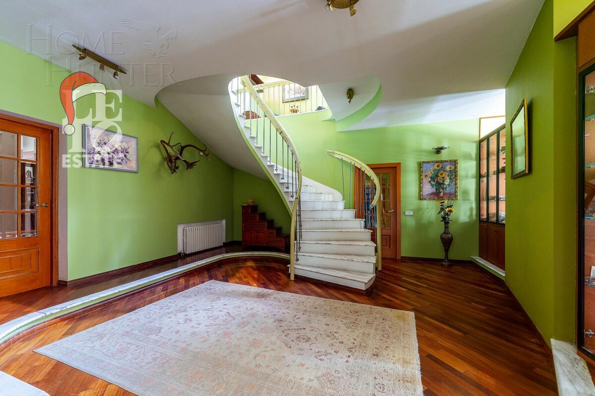 2-этажный коттедж 675.8 м² с отделкой