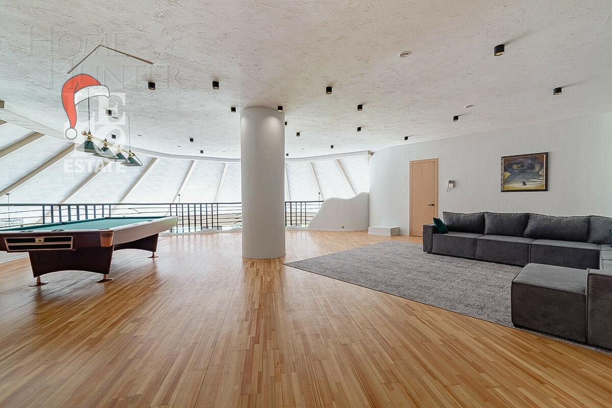 3-этажный коттедж 1 241 м² с отделкой