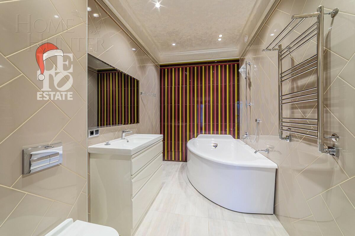 3-этажный коттедж 350 м² с отделкой