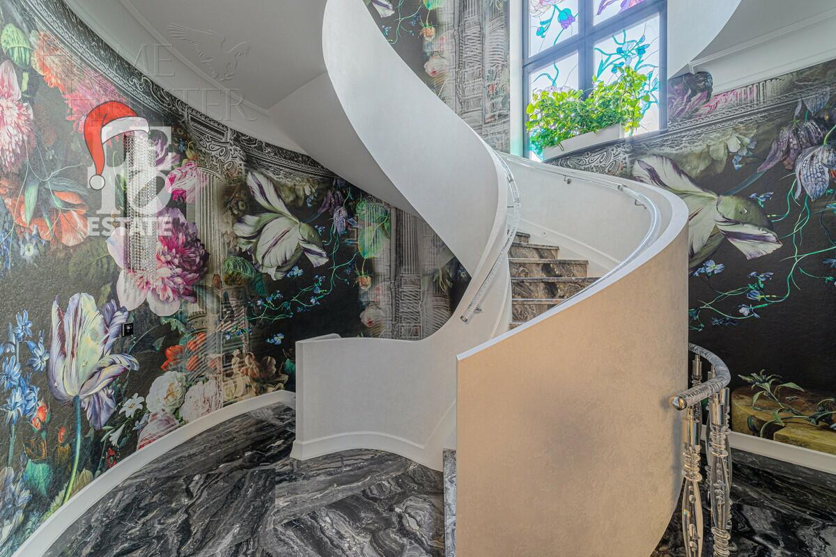 3-этажный коттедж 1 200 м² с отделкой