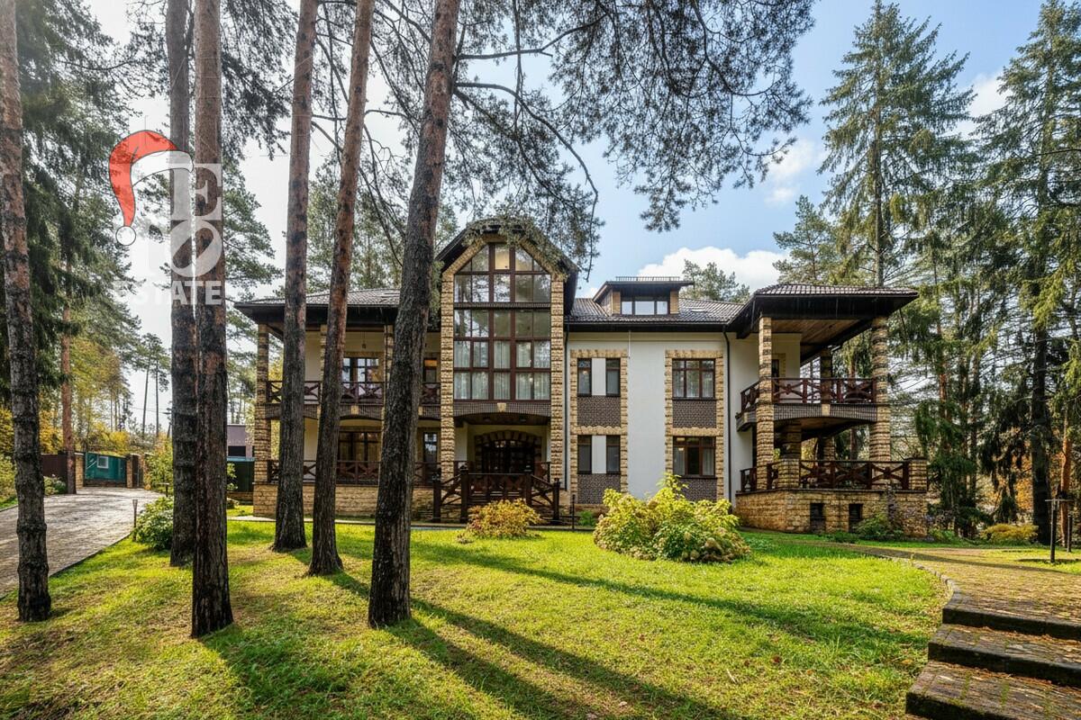 3-этажный коттедж 980 м² с отделкой