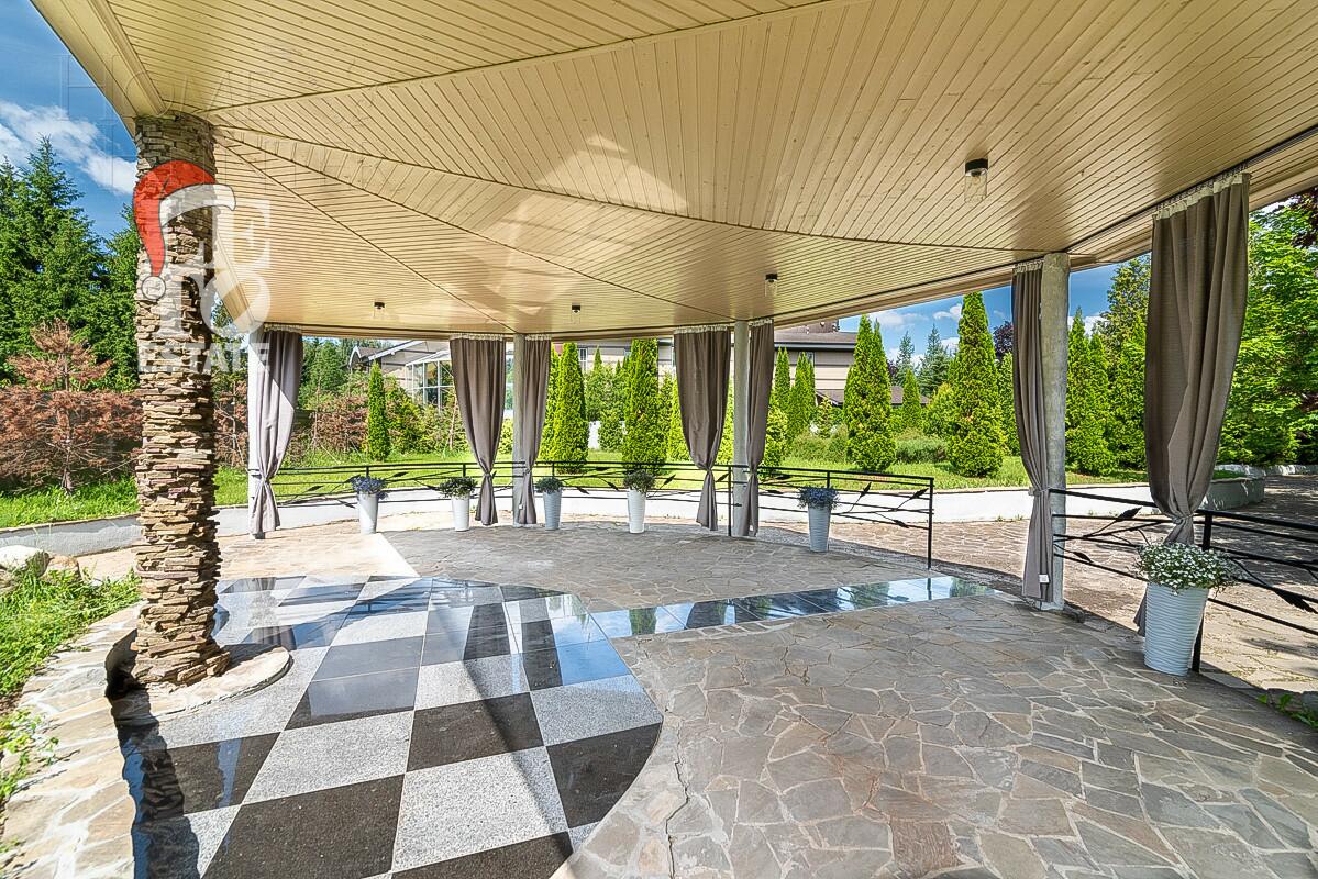 3-этажный коттедж 1 241 м² с отделкой