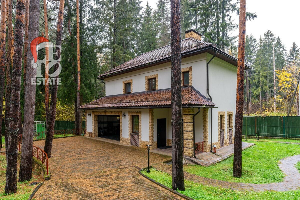 3-этажный коттедж 980 м² с отделкой