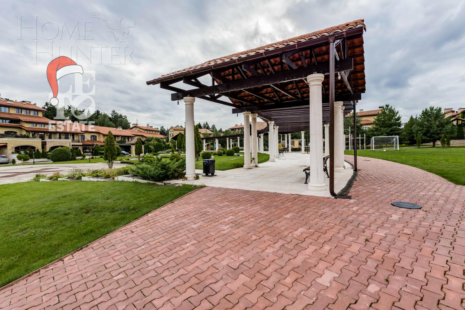 2-этажный коттедж 1 300 м² без отделки