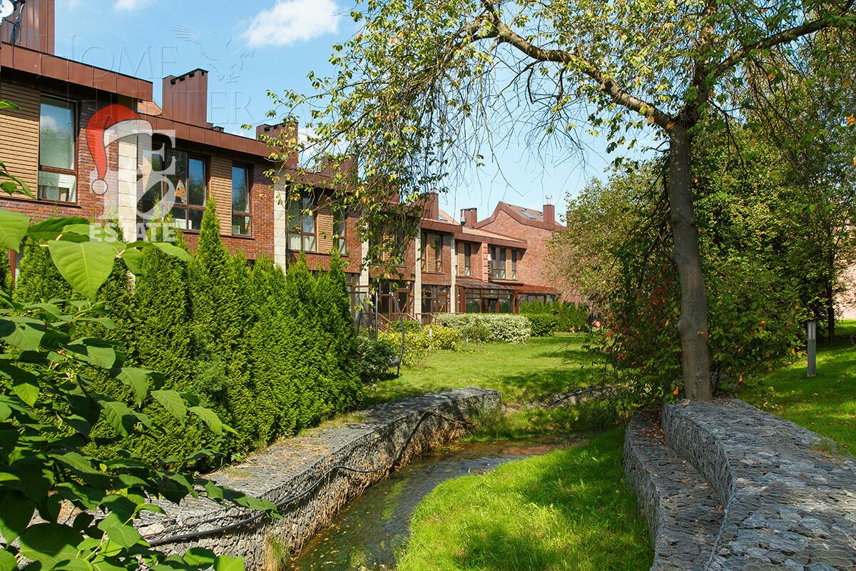 2-этажный таунхаус 270 м² без отделки