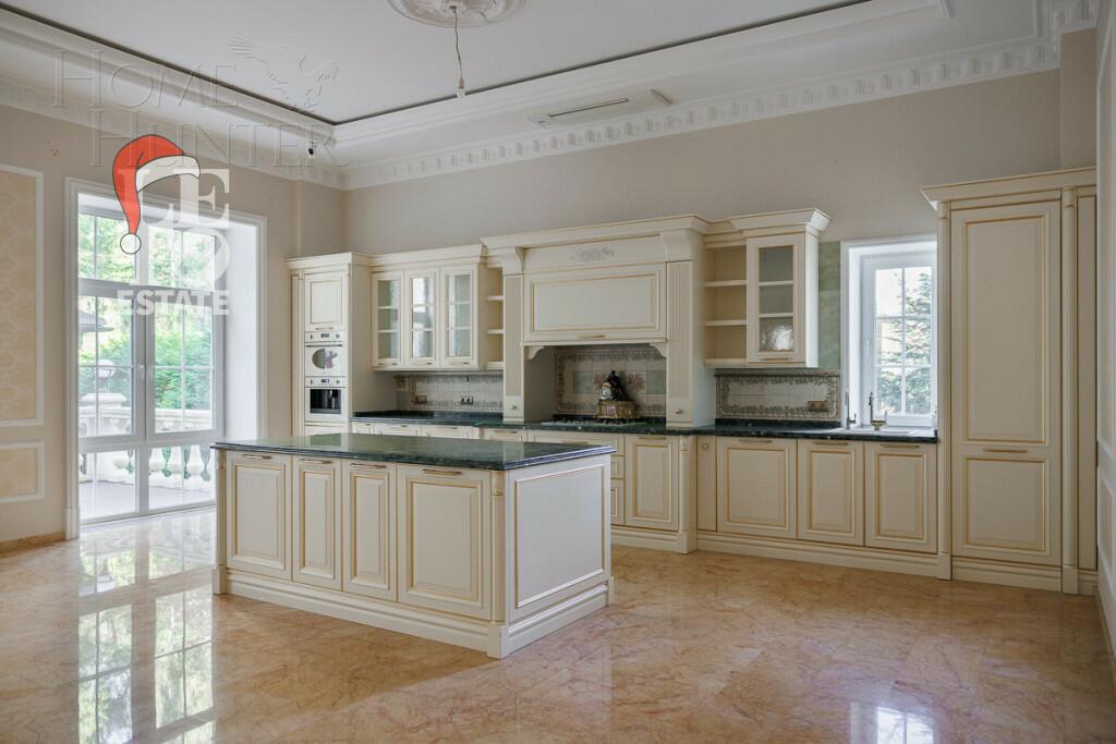 2-этажный коттедж 1 556 м² с отделкой