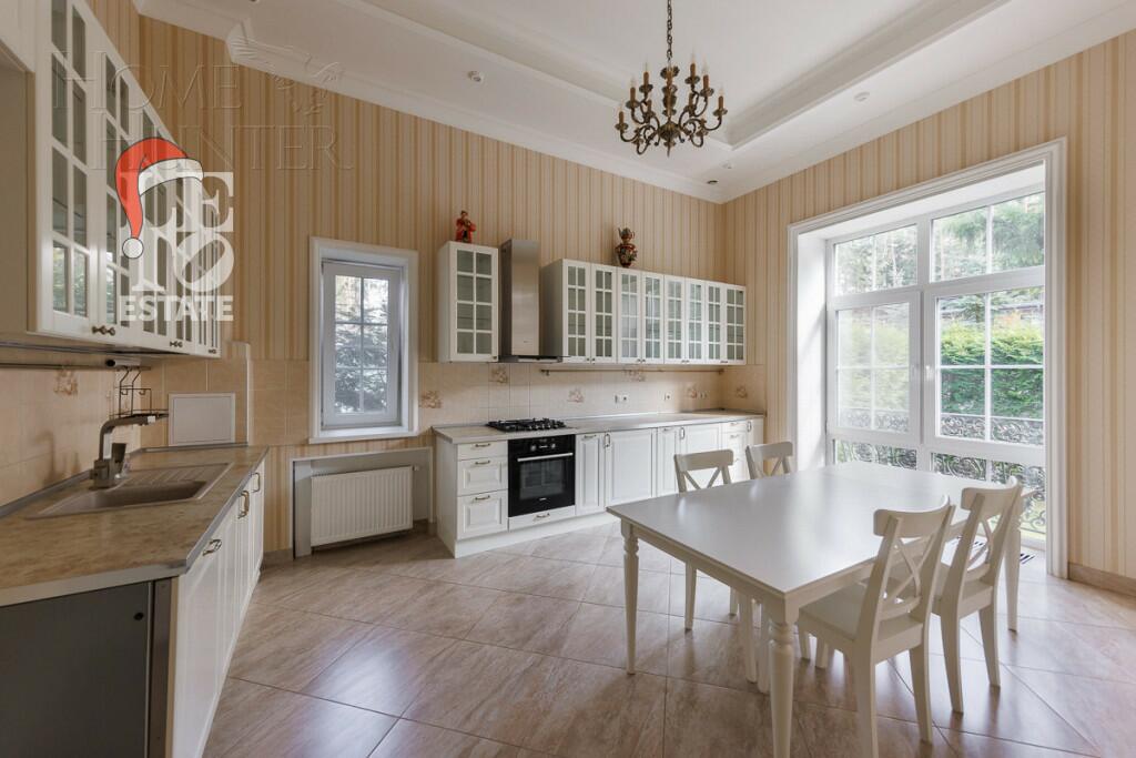 2-этажный коттедж 1 556 м² с отделкой