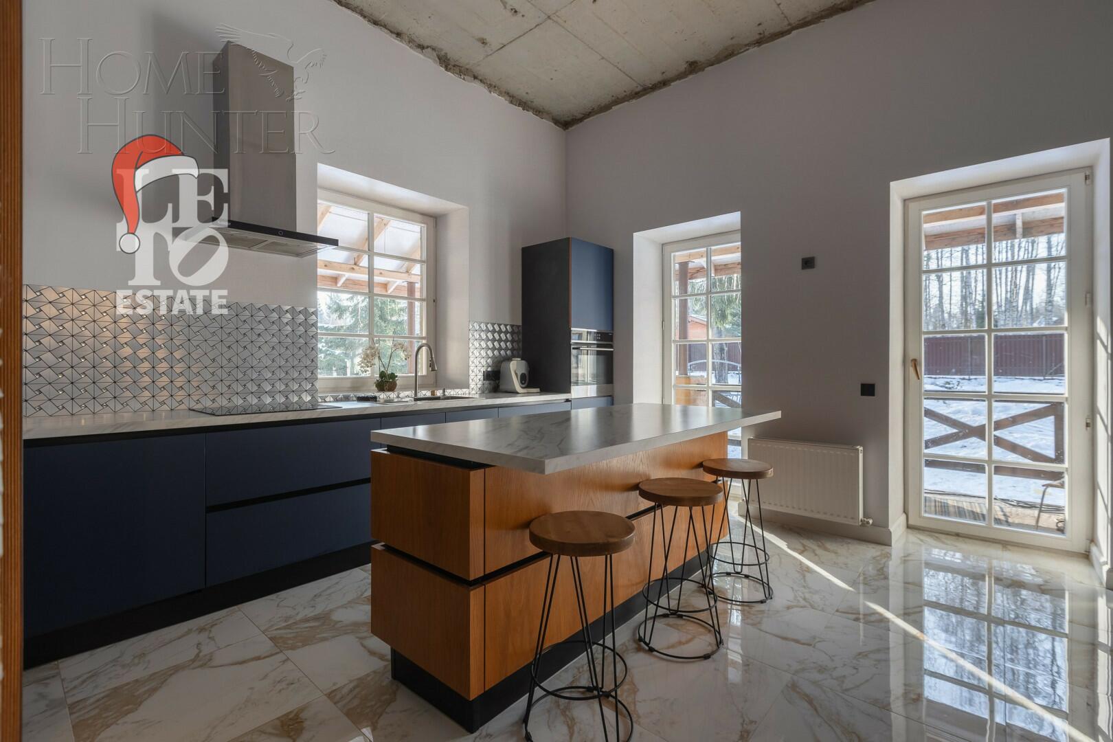 3-этажный коттедж 950 м² без отделки