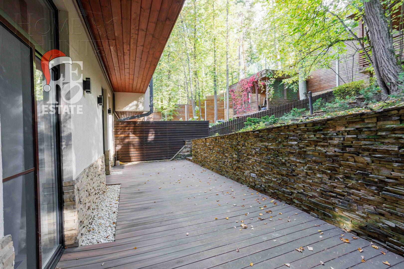 3-этажный таунхаус 340 м² с отделкой