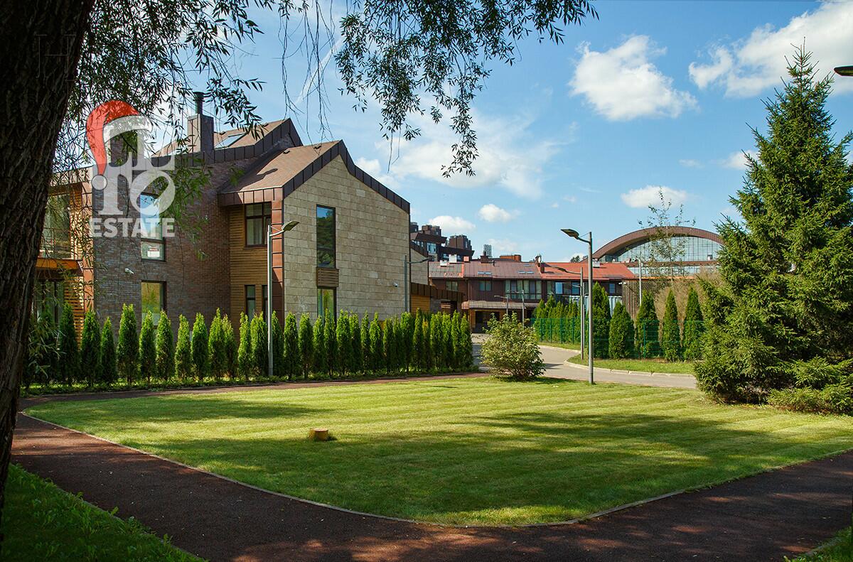 2-этажный таунхаус 270 м² без отделки