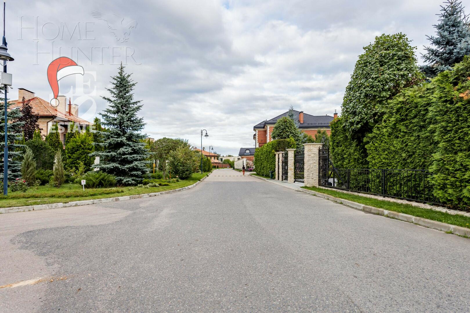 2-этажный коттедж 1 300 м² без отделки