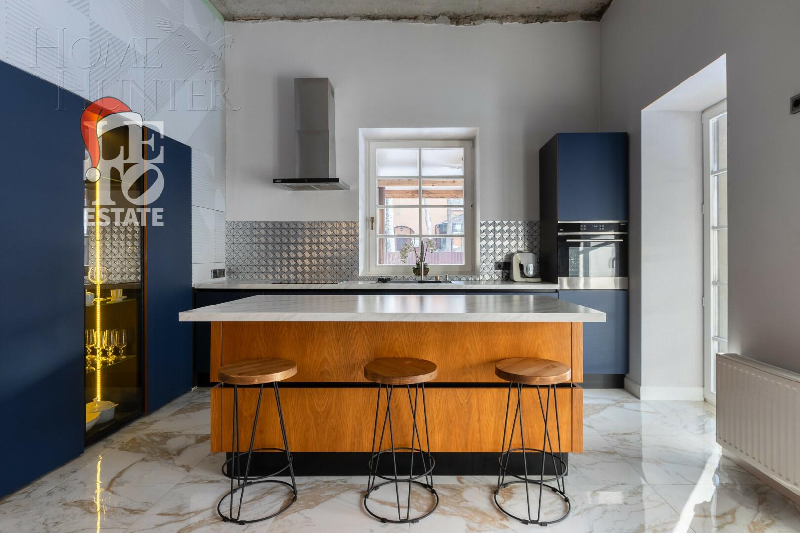 3-этажный коттедж 950 м² без отделки