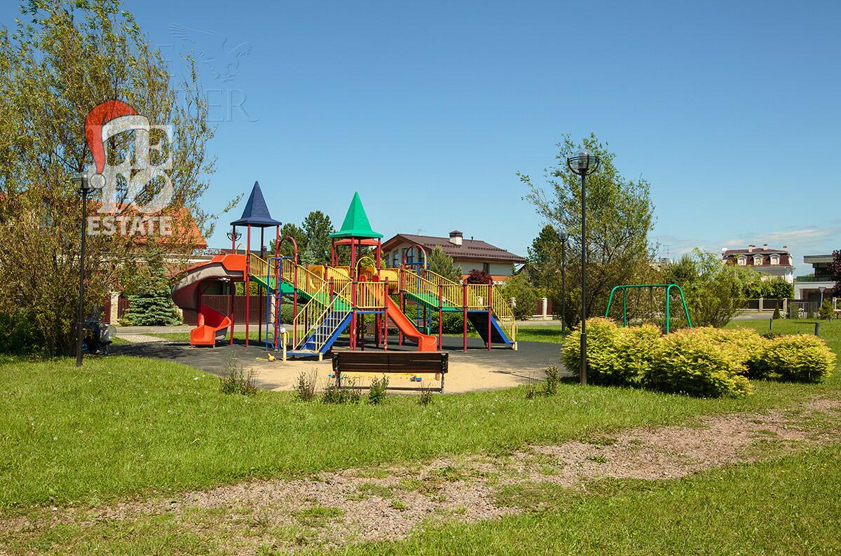 2-этажный коттедж 284.9 м² с отделкой