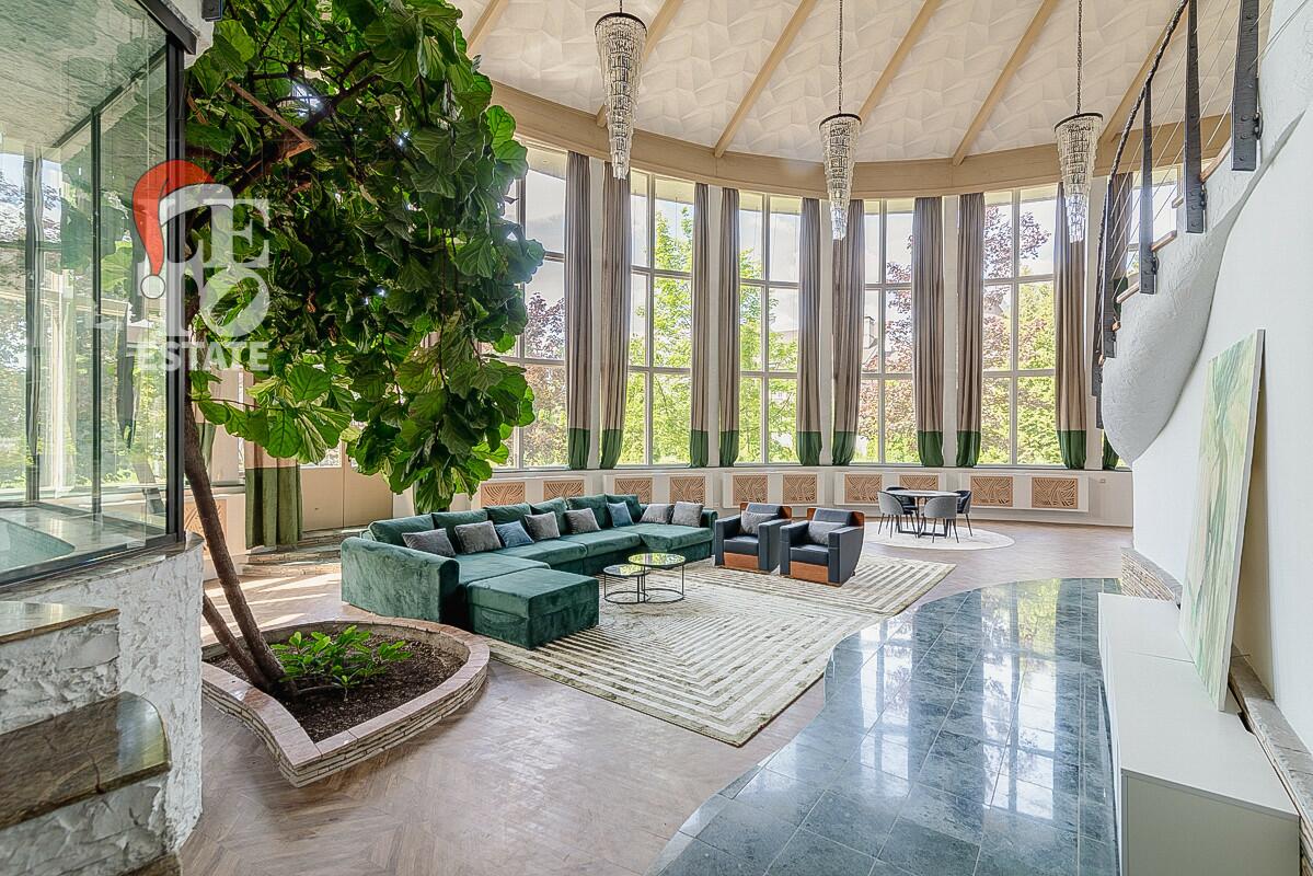 3-этажный коттедж 1 241 м² с отделкой