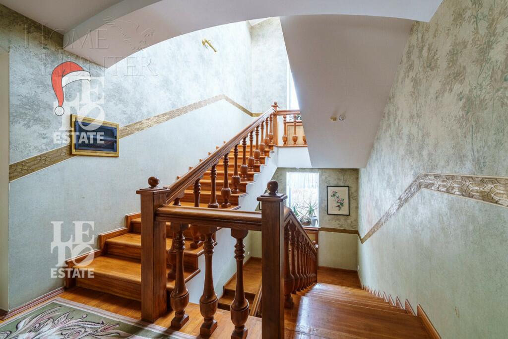 3-этажный коттедж 840 м² с отделкой