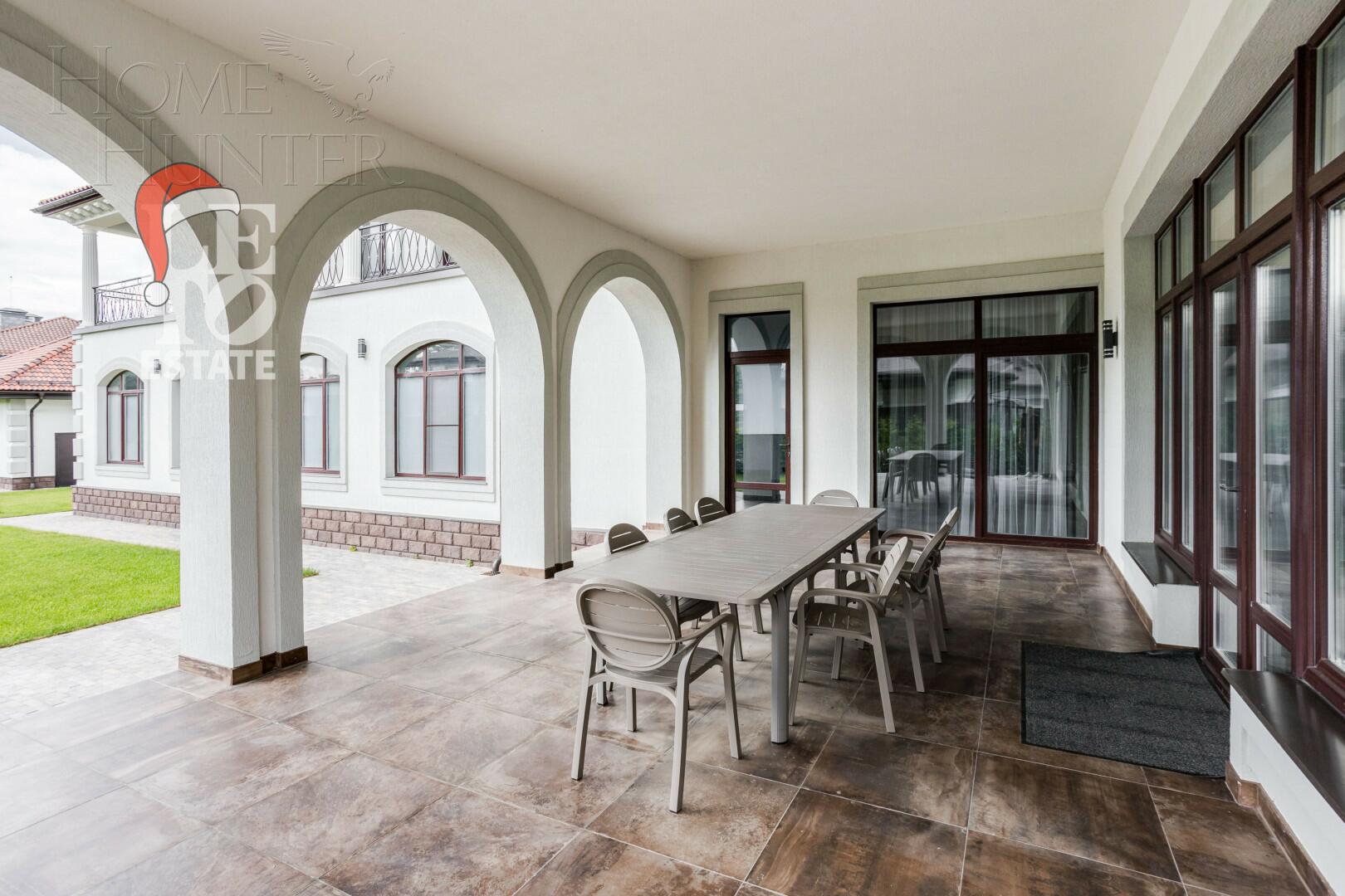 2-этажный коттедж 1 300 м² без отделки