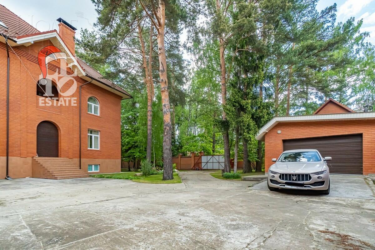 3-этажный коттедж 1 319 м² с отделкой