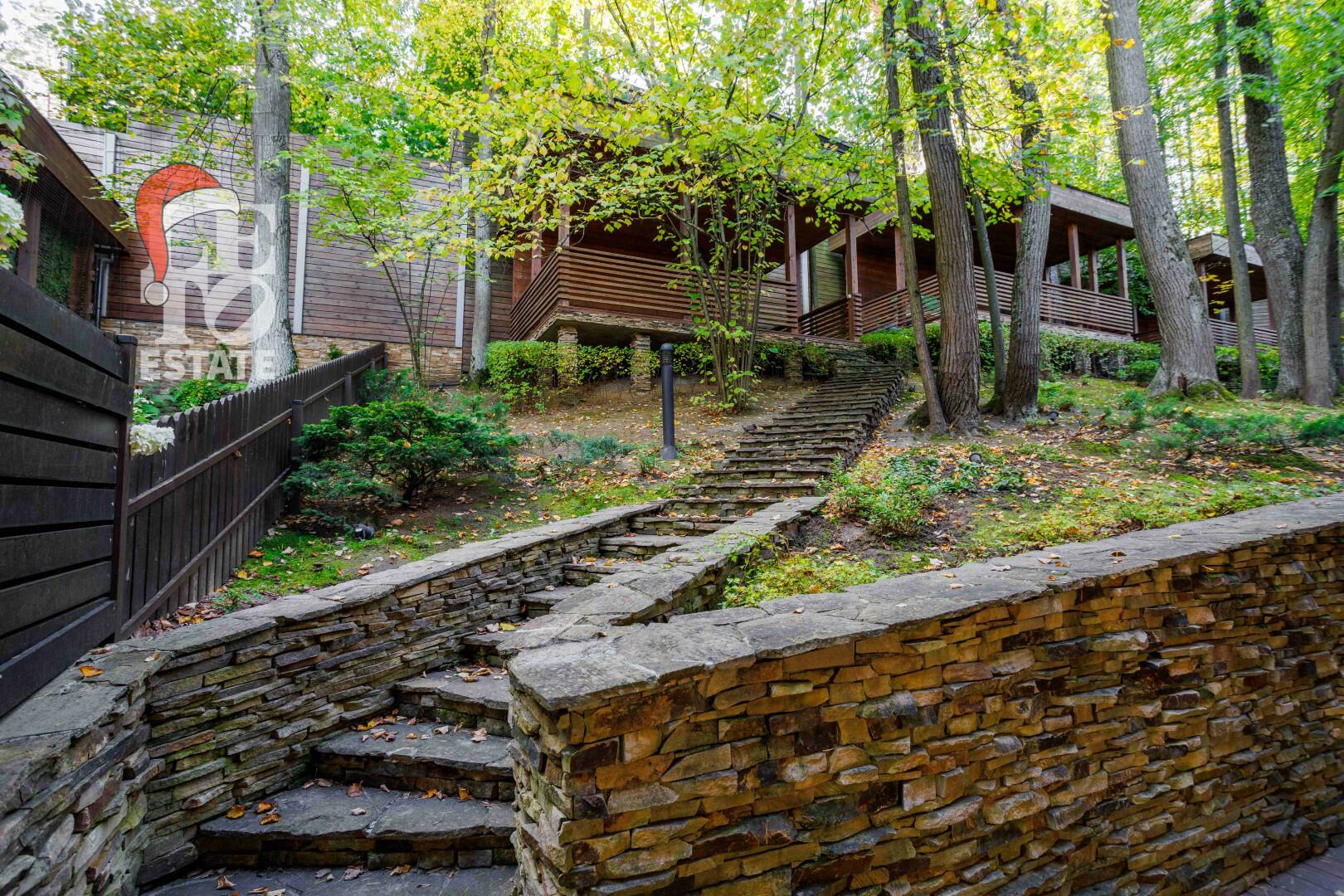 3-этажный таунхаус 340 м² с отделкой